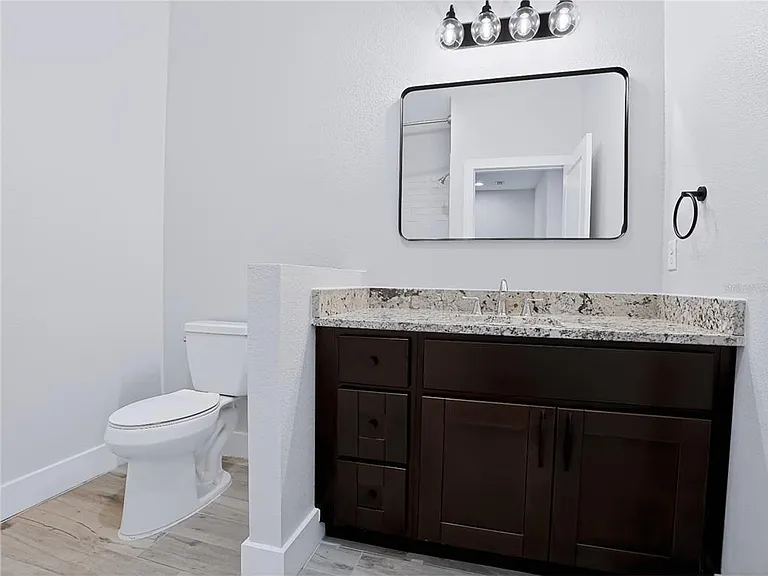 2233R E Kaley Ave #6 — Photo 21