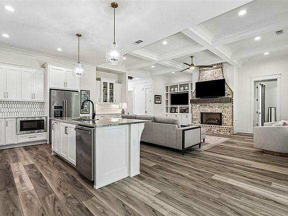 3rd image of 316 Oak Hollow Dr