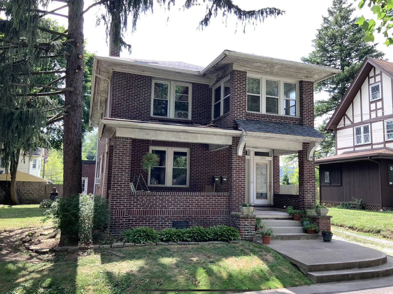 208 Orchard Pl — Photo 2