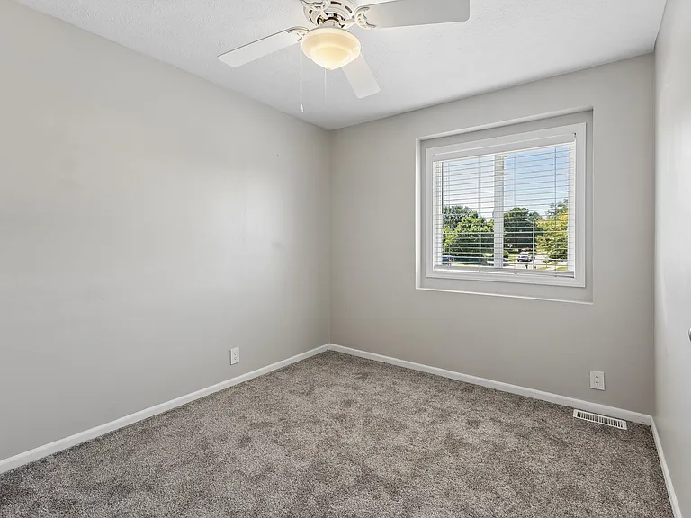 6005 N 126th Ave — Photo 14