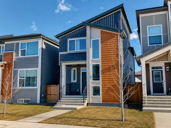108 W Wolf Creek Mnr SE, Calgary, AB T2X 4A1