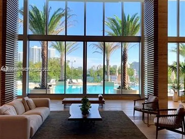 16385 Biscayne Blvd #621 — Photo 32