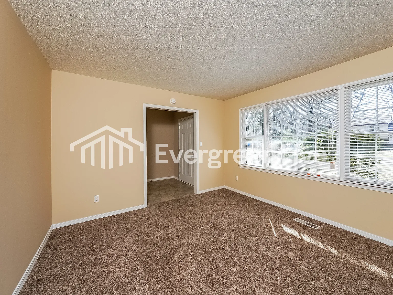 3 bed, 2.0 bath, 1456 sqft, $1,145 — Photo 2