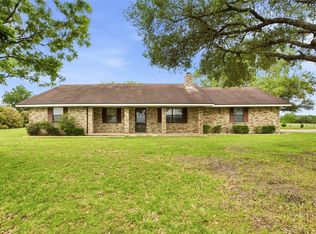 1150 County Road 209, Weimar, TX 78962