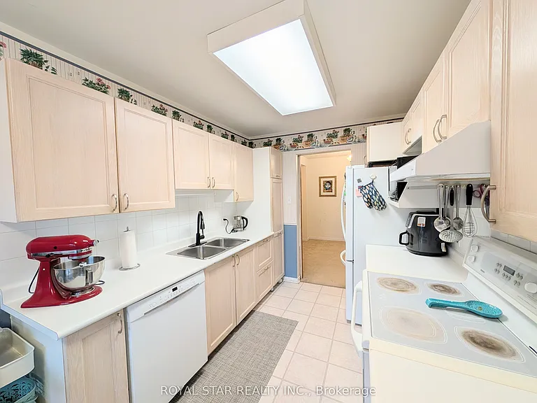 38 Springcreek Cres — Photo 8