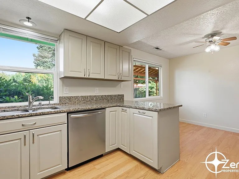 12719 NE 10th Ave — Photo 6