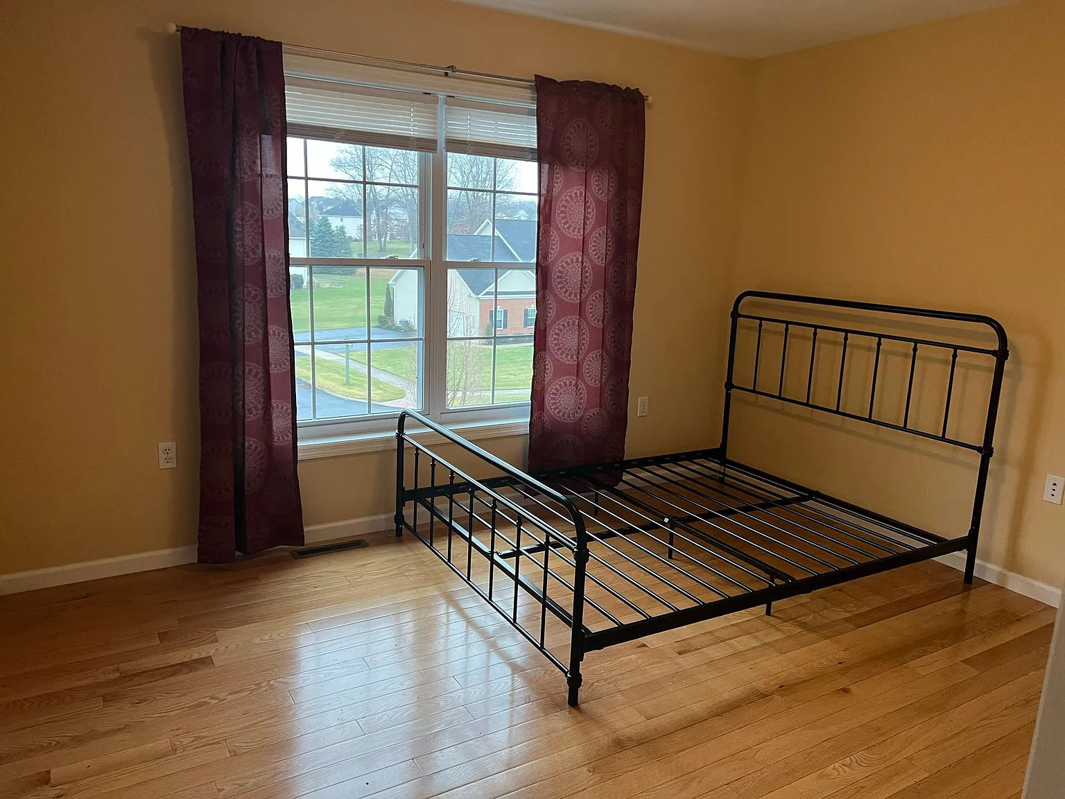 5 bed, 3600 sqft, $4,950 — Photo 3
