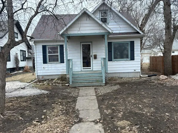 2105 Hill Ave, Spirit Lake, IA 51360