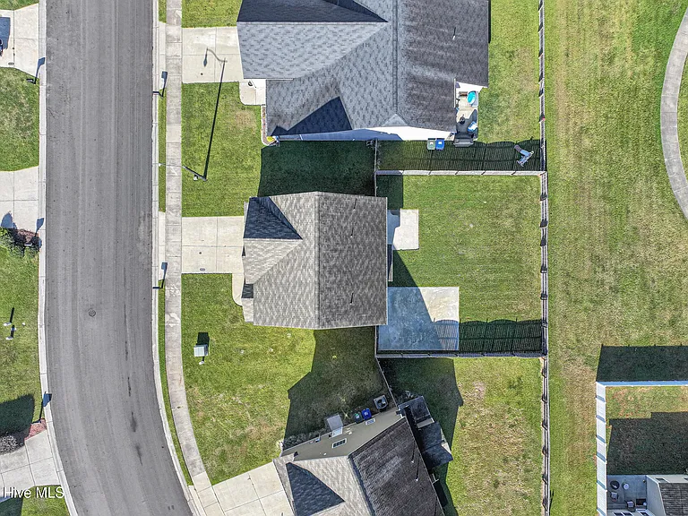 808 Jade Ln — Photo 5