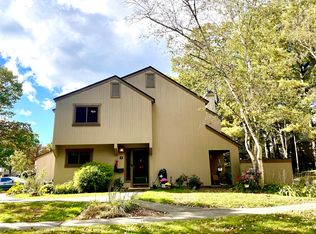 4 Chestnut Dr, Avon, CT 06001