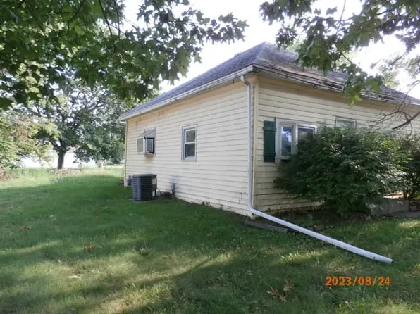 920 E 2nd St, Pana, IL 62557