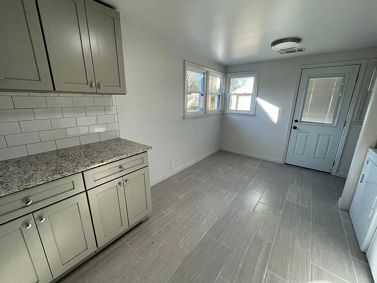 3515 E 4th Pl — Photo 8