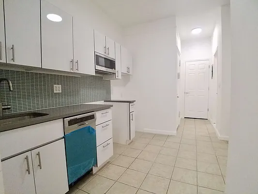 Rented by Compass | media 18