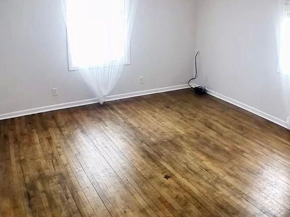 5th image of 1418 5th St NE #2