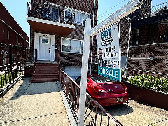 5th image of 648 E 93rd St