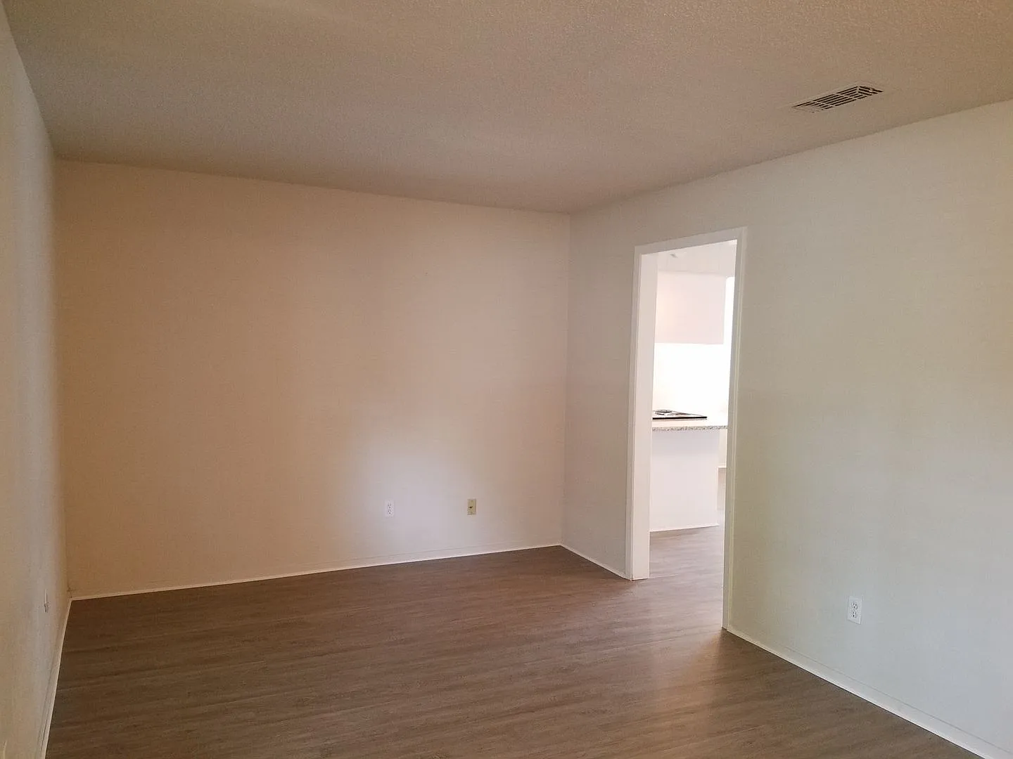 2724 Buffalo Dr, Arlington, TX 76013 — Photo 2