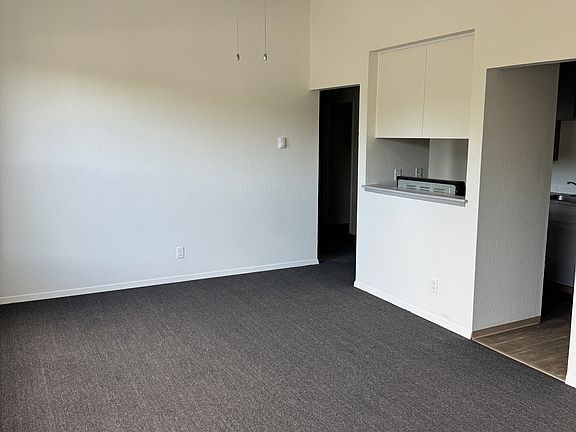 2nd image of 922 S 3rd St APT 8