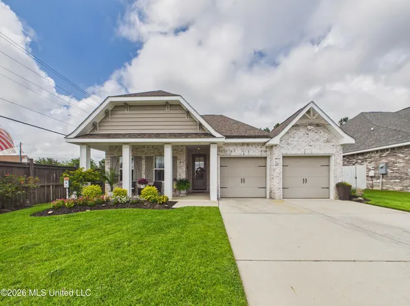 201 Madison Place Dr, Ocean Springs, MS 39564