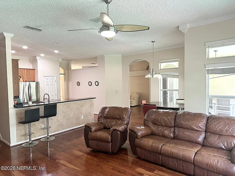 1932 Lyndhurst Dr — Photo 8