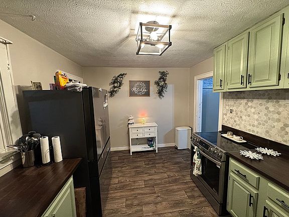 3rd image of 8609 E Jackson St