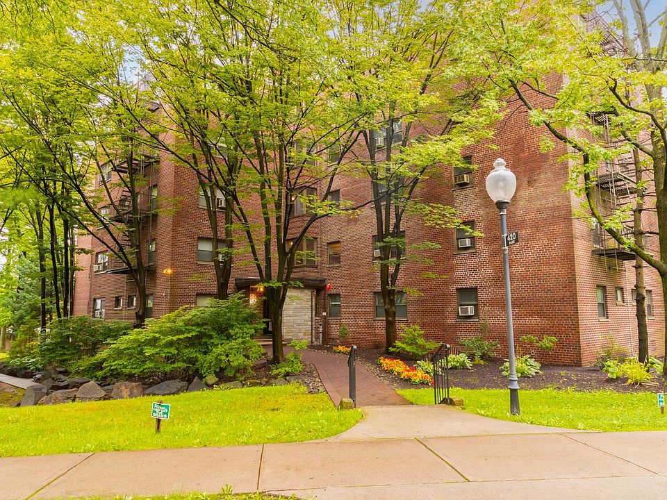 1st image of 420 Park Pl APT 1B