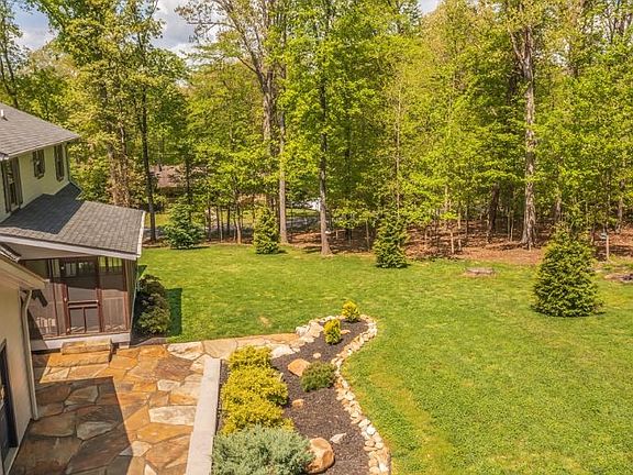 5th image of 1296 Hickory Ln