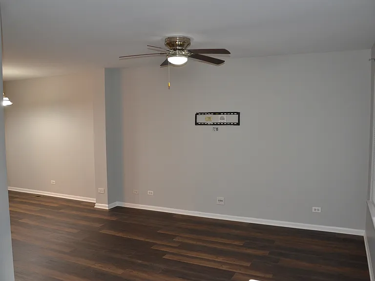 654 Lincoln Station Dr — Photo 6