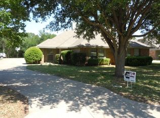 1809 Crooked Ln, Fort Worth, TX 76112