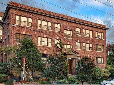 1136 13th Avenue #201, Seattle, WA, 98122