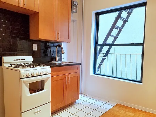 Rented by City Connections Realty | media 7