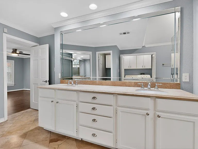4810 Stanford Ave — Photo 12