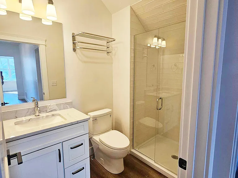 541 Brooks St — Photo 3