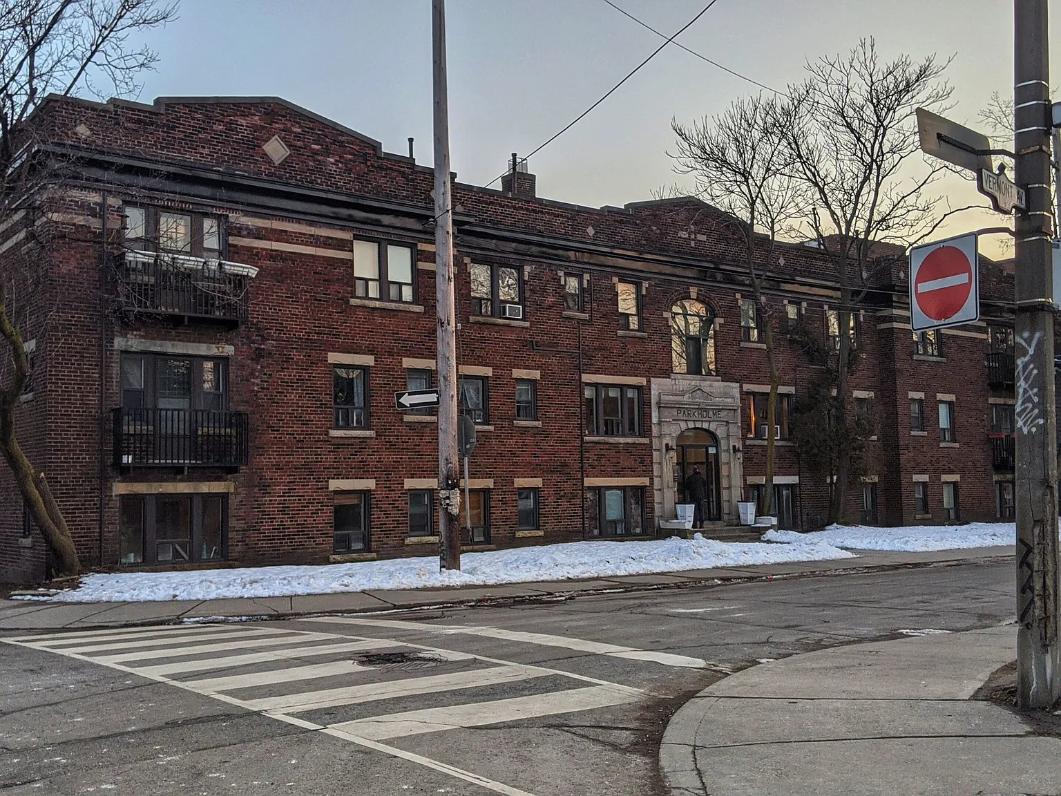 Vermont Apartments - 1 A Vermont Avenue — Photo 2