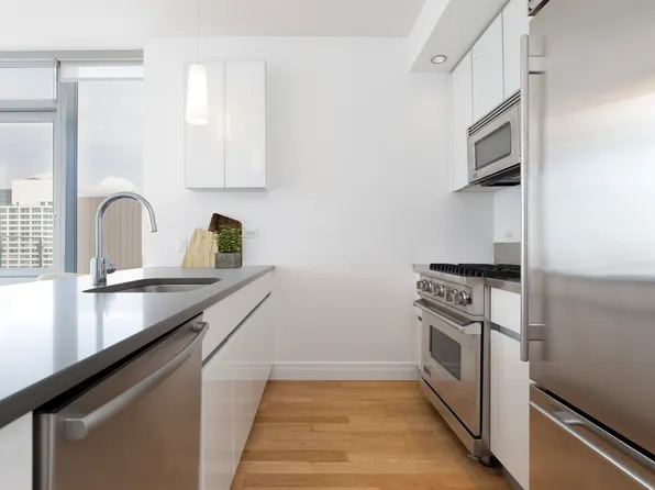 554 West 54th Street image 6 of 57