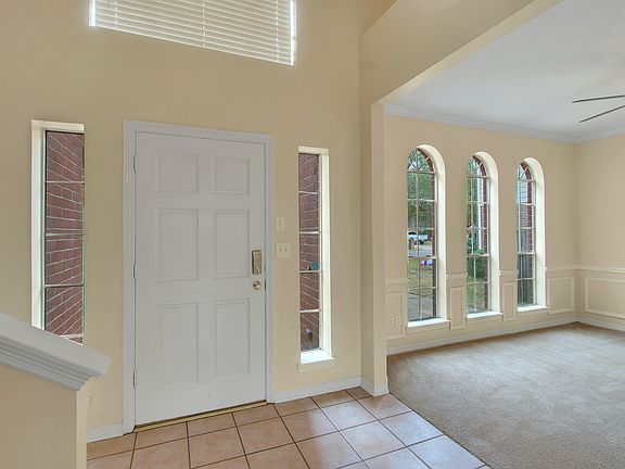 Vaulted entry way