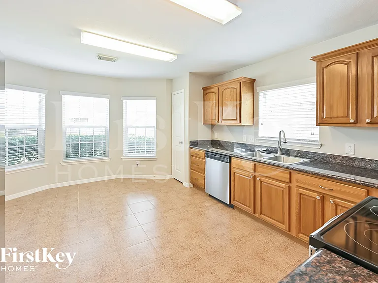 10364 Stone Gate Dr — Photo 5