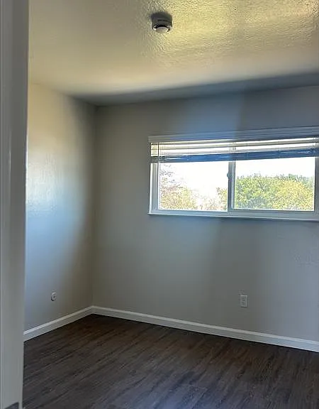901 Martin Cir #10 — Photo 6