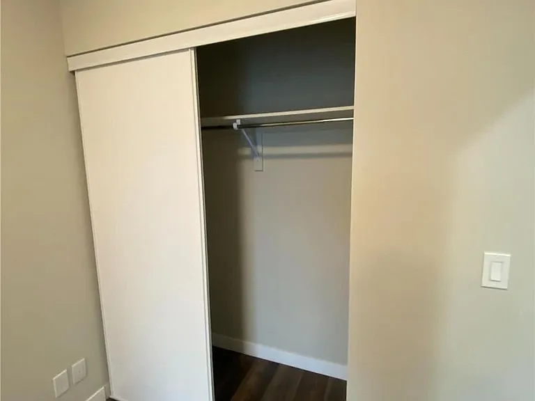 15 Queen St S #1706 — Photo 7