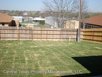 4th image of 908 Rebecca Ln #B