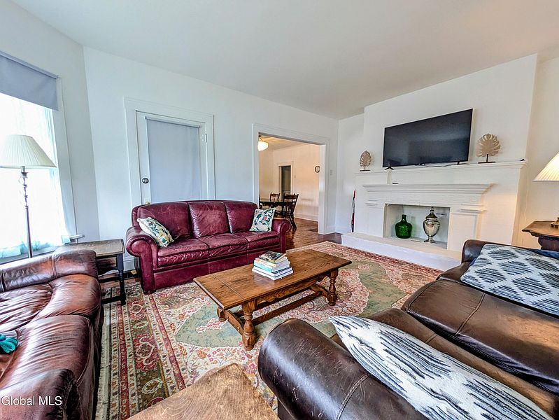 3rd image of 4 Palmer Avenue