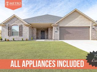 219 S Geranium Ln, Fayetteville, AR 72704