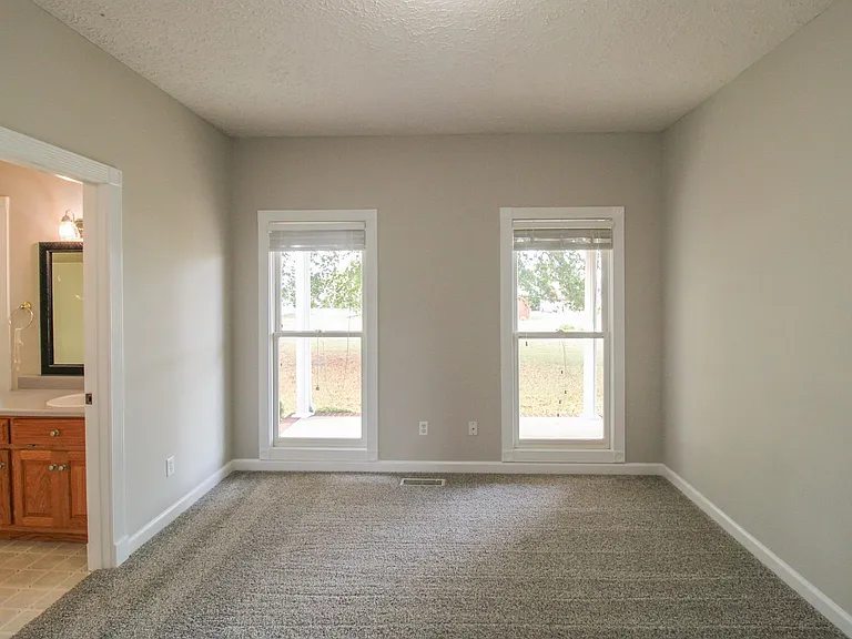 17524 Martin Dr — Photo 28