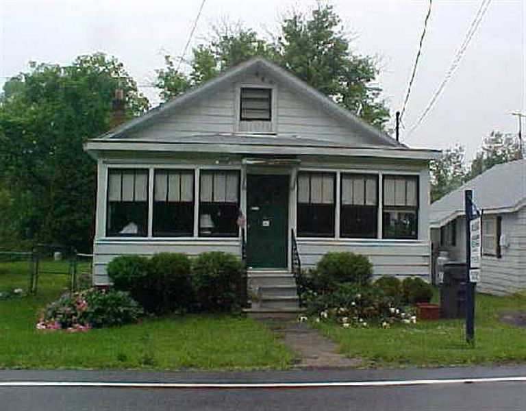 3rd image of 1053 RIVER Road