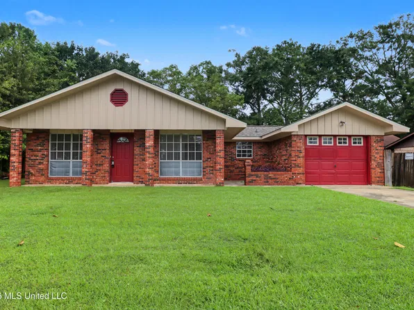 1720 Victoria Dr, Gautier, MS 39553