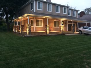 1396 Hawthorne Rd, Grosse Pointe Woods, MI 48236