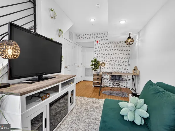 4727 Walnut St #1, Philadelphia, PA 19139