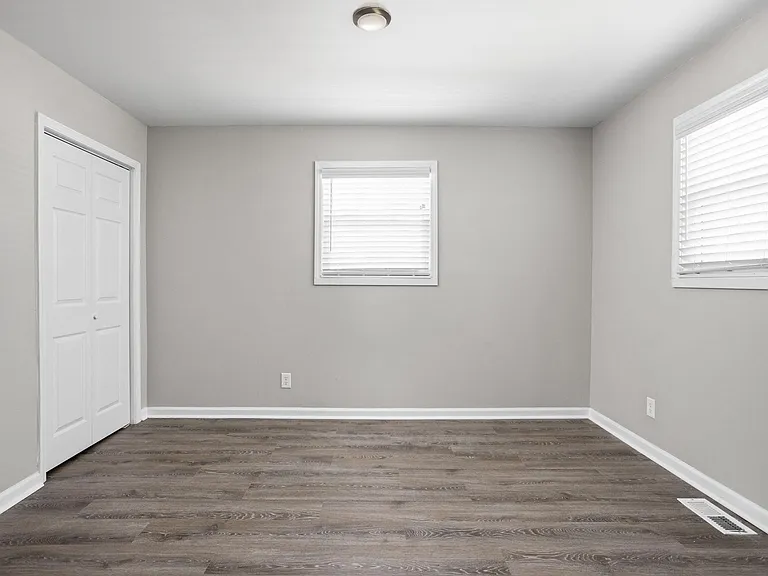 2210 Pleasant St — Photo 21