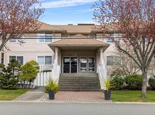 273 Moilliet St S #207, Parksville, BC