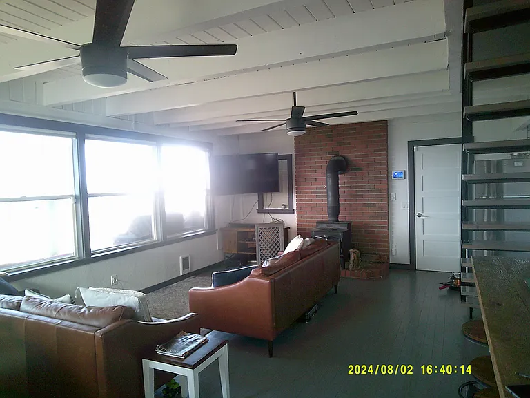 131 Beach Dr — Photo 15