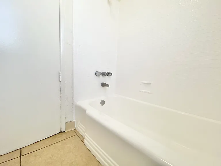 6151 Fountain Ave #15 — Photo 7